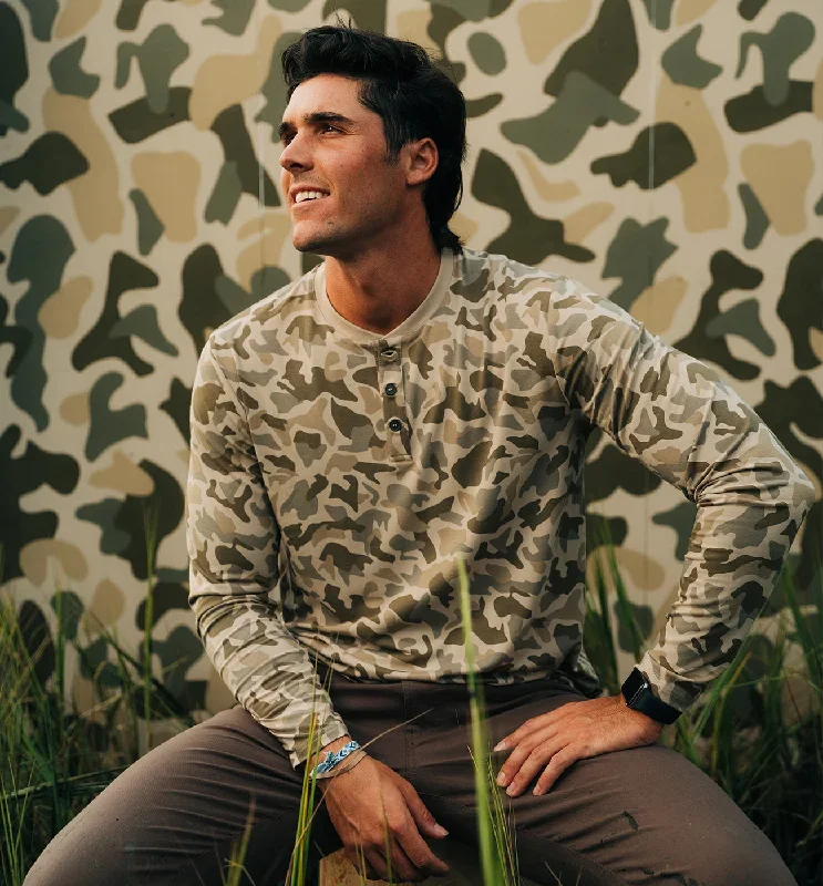 mens-bamboo-flex-long-sleeve-henley-barrier-island-camo